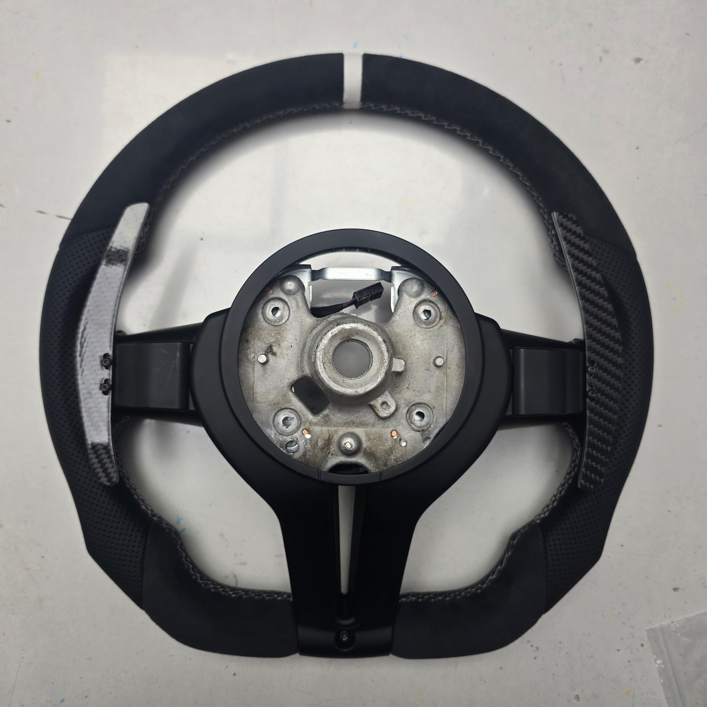 BMW F-Reihe Custom Lenkrad – Alcantara, Carbon & perforiertes Leder